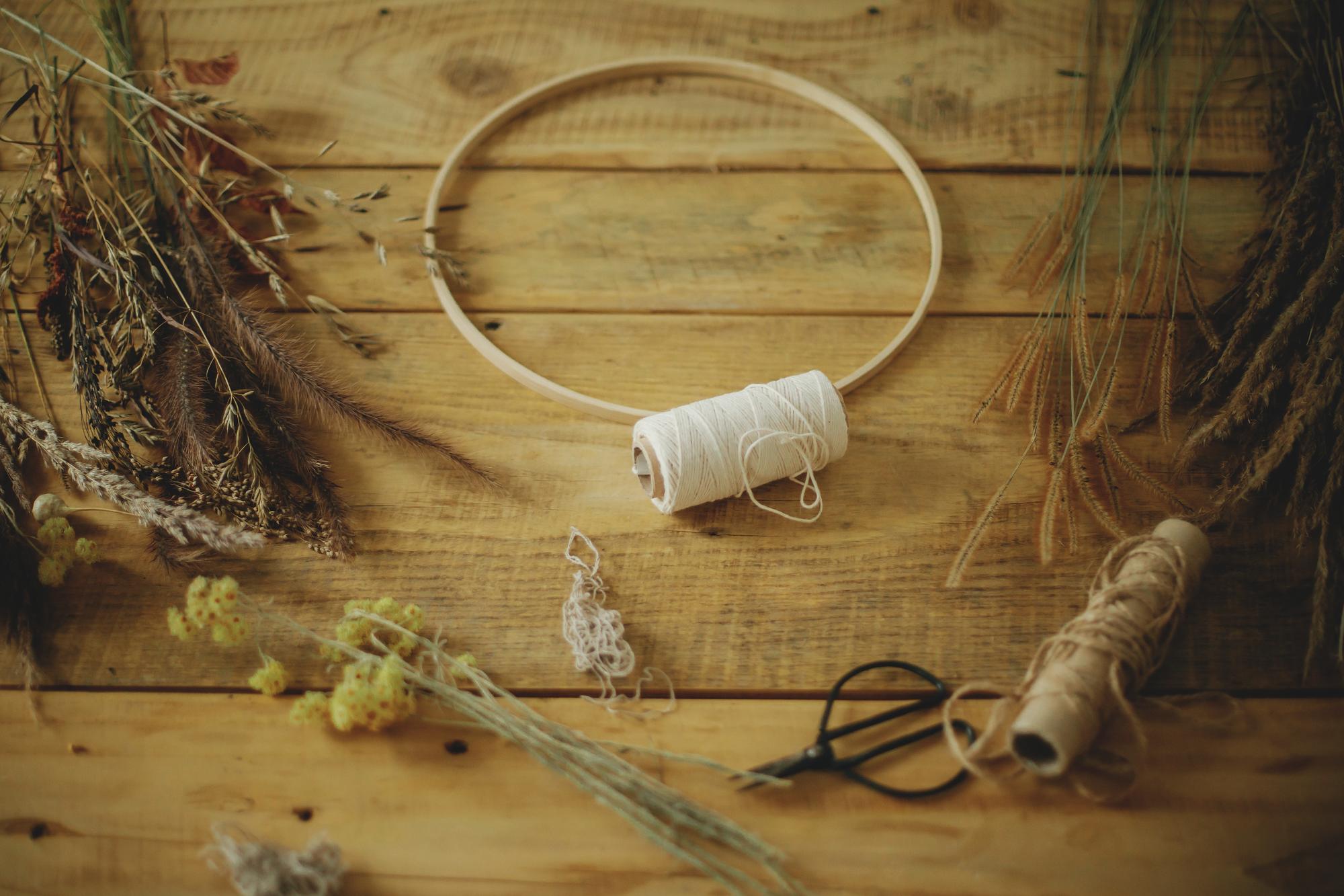 Workshop table with hoops and threads